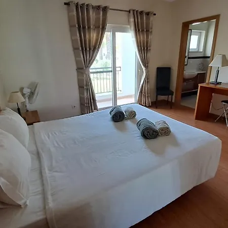 Opomar 2 Bed 3 Bath First Floor - Communal Pool And Gardens アパート タヴィラ