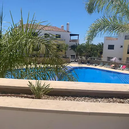 アパート Opomar 2 Bed 3 Bath First Floor - Communal Pool And Gardens タヴィラ